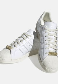 adidas Originals SUPERSTAR UNISEX - Matalavartiset tennarit - cloud white   cloud white   off white