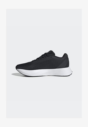 Chaussures de sport noires avec une tige en mesh respirant, une semelle intermédiaire blanche et un design élégant et incurvé ; dotées de lacets et d'une semelle en caoutchouc robuste.