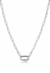 Sølv halskæde med langstrakt led kæde, med et centralt oval design accentueret af tre små klare sten. Slankt og poleret finish.