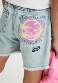 Next FRAYED EDGE REGULAR LENGTH - Jeansshort - light blue denim