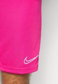 Nike Performance Urheilushortsit - pink