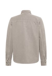 Hellgraues Cordhemd mit langen Ärmeln, einem Kragen, einem Rückenteil und geknöpften Manschetten, mit durchgehend vertikaler Rippenstruktur.