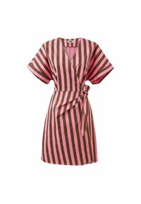 Rosa und braun gestreiftes Wickelkleid mit kurzen Ärmeln, V-Ausschnitt und einem vorderen Bindedetail. Hergestellt aus leichtem Stoff mit einer glatten Textur.