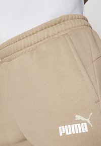 Puma LOGO - Pantalones deportivos - oak branch