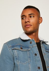 Denim Project KASH TEDDYC DENIM JACKET - Džinsa auduma jaka - light blue