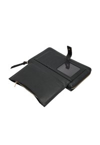 Czarny skórzany portfel z zamknięciem na zamek, wnętrze z kieszonkami na karty, przezroczysta kieszonka na dowód osobisty oraz gładka faktura. Złote akcenty metalowe.