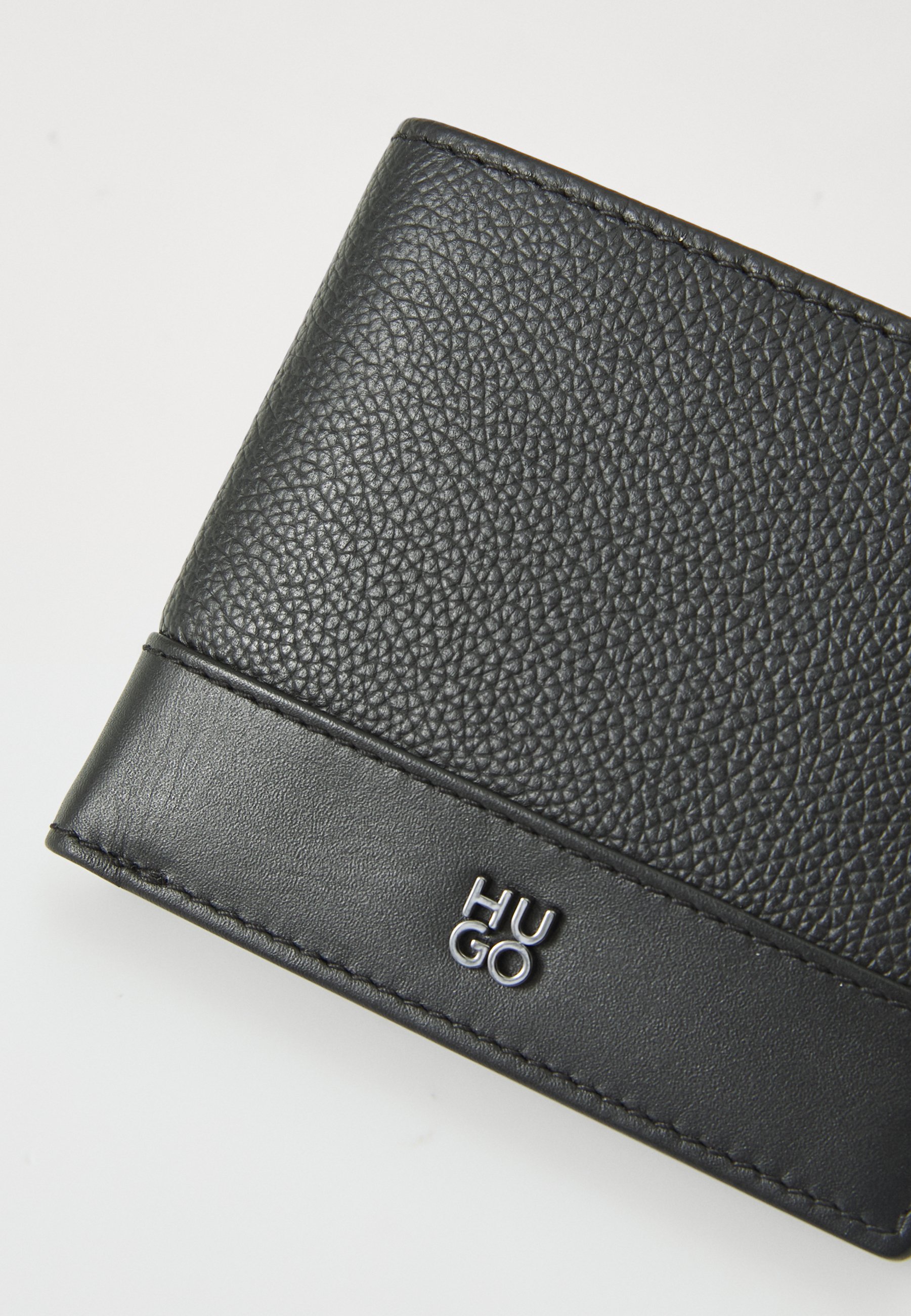 퀀틱 코인 지갑 | HUGO BOSS | 페칭 FETCHING