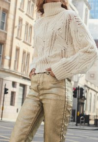Next Sweter