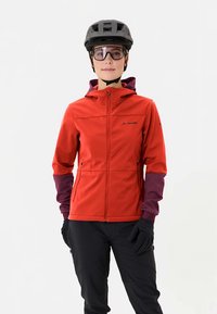 Vaude QIMSA HOODED  - Soft shell jacket - glowing red