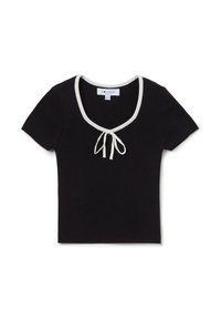 Top corto a maniche corte nero a coste con un.collo rotondo bianco a contrasto e una chiusura con nodo davanti, caratterizzato da un design aderente.