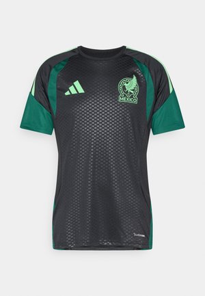 Camisa preta de manga curta com detalhes verdes, com um tecido texturizado, logótipo do México no peito e logótipo da adidas no ombro.