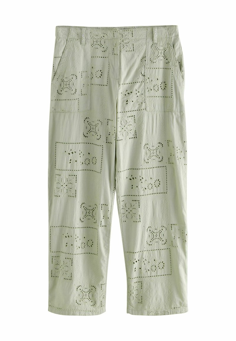 Pantalons vert clair en tissu texturé avec des motifs découpés et des accents rectangulaires. Comprend des poches avant et une coupe décontractée.