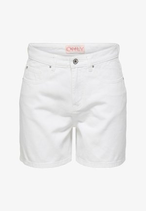 Pantaloni scurți din denim alb cu închidere frontală cu nasture și fermoar, bucle pentru curea, buzunare și o etichetă roz vizibilă "ONLY" pe talia interioară.