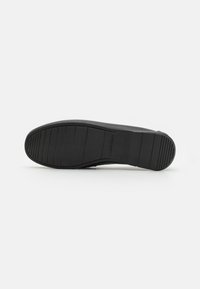 Calvin Klein DRIVER METAL LETTERING  - Scarpe senza lacci - black