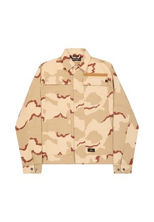 Chaqueta de camuflaje beige hecha de algodón con cuello vuelto, dos bolsillos delanteros y parche con logo en el pecho izquierdo. El diseño presenta patrones en rojo-marrón.