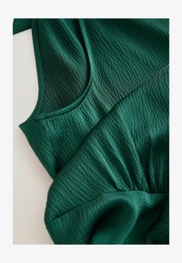 Vald, emerald green
