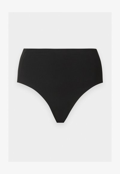 Μαύρο μαγιό κάτω μέρος με ψηλή μέση και λείο, άψογο σχέδιο, εμφανίζεται σε απλό φωτεινό φόντο.