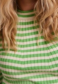 Pieces Stickad tröja - light green