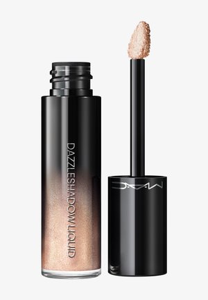 Sombra de ojos líquida en un tubo transparente de gradiente negro con aplicador que muestra maquillaje champán-beige brillante en la punta.
