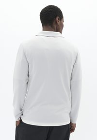 Matinique V - Polo - lunar rock