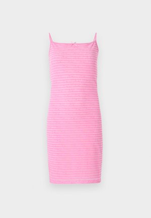 Rozā bez piedurknēm kleita ar spageti siksnām, kurai ir atkārtots teksta raksts nedaudz tumšākā rozā tonī. Slim fit, līdz ceļiem garuma dizains.