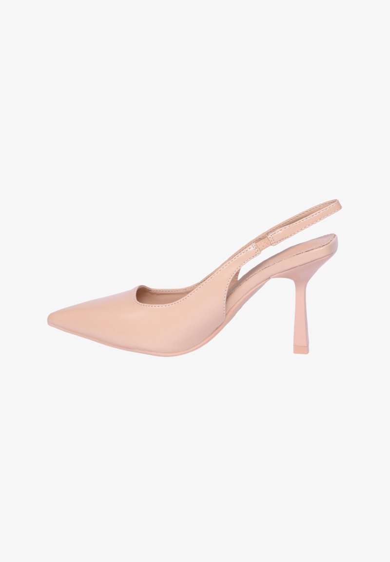 Slingback in pelle nuda con tacco a stiletto a forma quadrata e punta affusolata, con lati intagliati e dettagli di cucitura minimi.