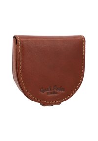 Pochette à monnaie en cuir marron avec couture beige et texte en relief sur le rabat avant sur fond blanc.