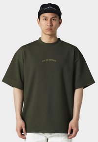 Pas de Monaco T-Shirt print - khaki