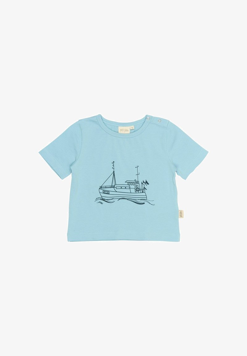 T-shirt en coton bleu clair à manches courtes, ornée d'un graphique de bateau noir sur le devant, avec des accents de boutons-pression sur l'épaule.