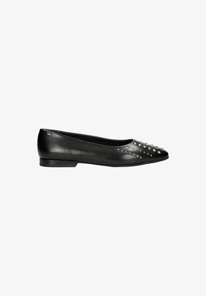 Zwarte leren balletschoenen met een ronde neus, voorzien van een getextureerd studsdesign aan de voorkant en een lage hak voor extra comfort.