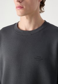 Mads Nørgaard STANDARD CREW LOGO - Ikdienas džemperis - black oyster