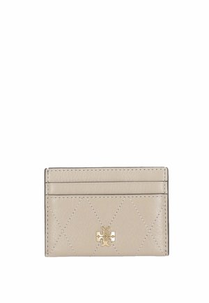 Portacarte in pelle beige con cuciture a diamante, tre slot per carte e un piccolo logo decorativo dorato al centro davanti.