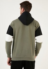 Buratti REGULAR FIT - Jersey con capucha - khaki