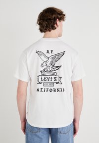 Levi's® VINTAGE FIT GRAPHIC - Marškinėliai su spaudiniu - bi eagle white
