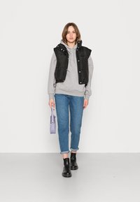 Monki Sweatshirt com capuz - grey melange