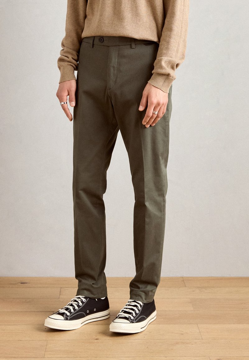 Antony Morato - TROUSERS MARK SLIM FIT - Chinos tipa bikses - oliv, Palielināt