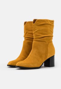 Tamaris Stiefel - saffron