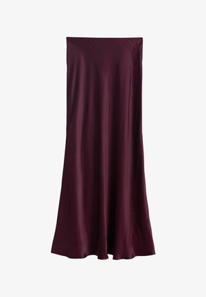 Bordó, földig érő ruha, sima anyagból. Egyszerű, egyenes szabású, minták és látható díszítőelemek nélkül.