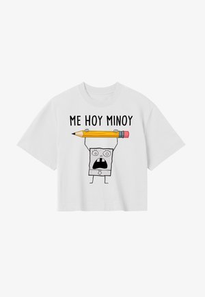 T-shirt bianca corta con un personaggio dei cartoni animati che tiene una matita gialla con gomma rosa. Testo che dice "ME HOY MINOY" in carattere nero.