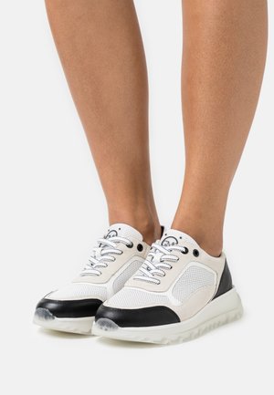 Marco Tozzi BY GUIDO MARIA KRETSCHMER - Sneaker low - white/black