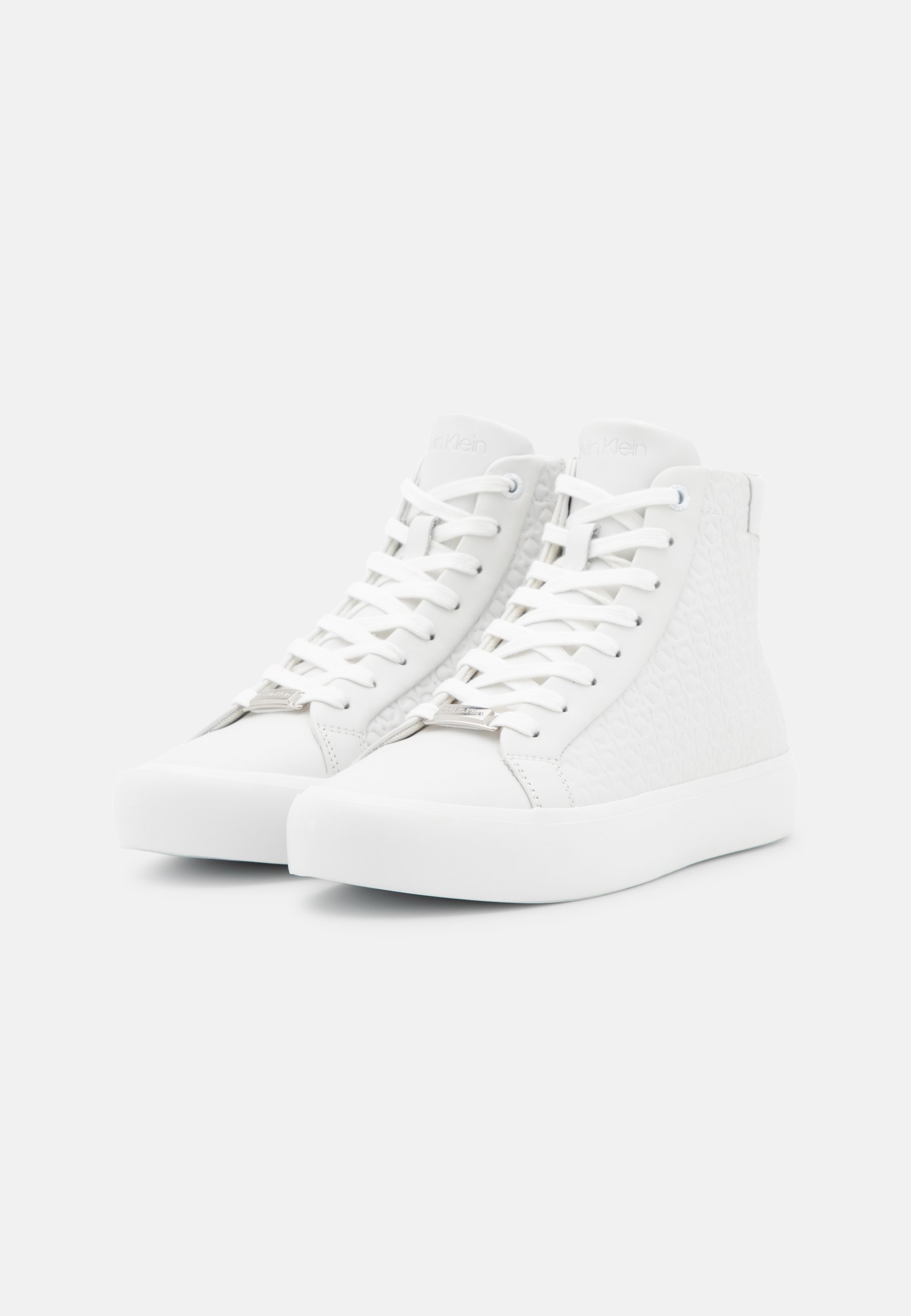 Calvin Klein TOP EMBOSS MONO - Sneakers hoog - triple white/wit - Zalando.nl