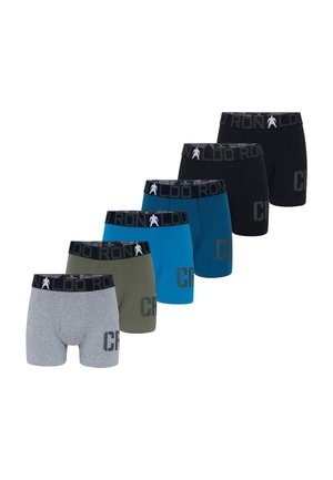 Vijf paar herenboxershorts in grijs, olijfgroen, twee tinten blauw en zwart met zwarte taillebanden met een klein wit figuurtje en tekst.