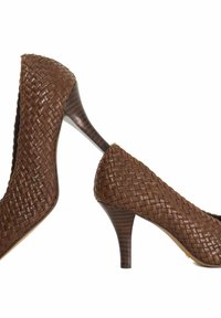 Brown woven leather high-heeled shoes with a pointed toe, featuring a textured surface and a slim wooden heel.