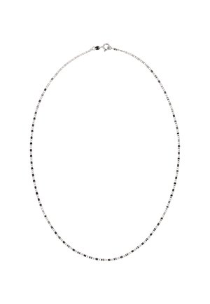 Zilveren ketting met een fijn, langgerekt ontwerp met afwisselend gepolijste en getextureerde segmenten. Afgewerkt met een sluiting.