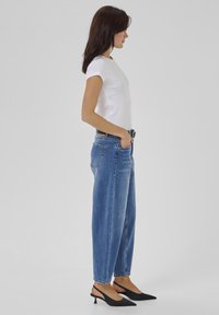 My Essential Wardrobe BALOO BARREL - Traperice opuštenog kroja - medium blue wash