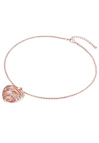 Rose gold halskæde med en snoet kæde og en hjerteformet vedhæng, der har indviklet metalværk og indlagte klare ædelstene.
