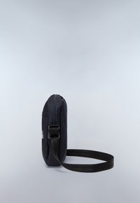 Napapijri CURVER - Skuldertasker - black