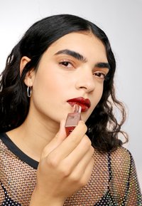 Too Faced LADY BOLD LIPSTICK - Lippenstift - takeover