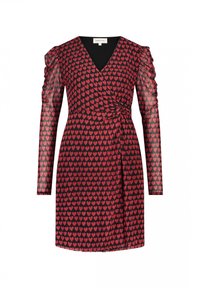 Rotes und schwarzes Kleid mit langen durchsichtigen Ärmeln, V-Ausschnitt und einem Knoten-Detail in der Taille. Bedeckt mit einem Muster aus kleinen Herzen.
