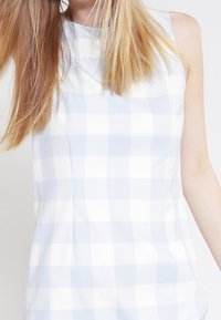 More & More Pouzdrové šaty - light blue